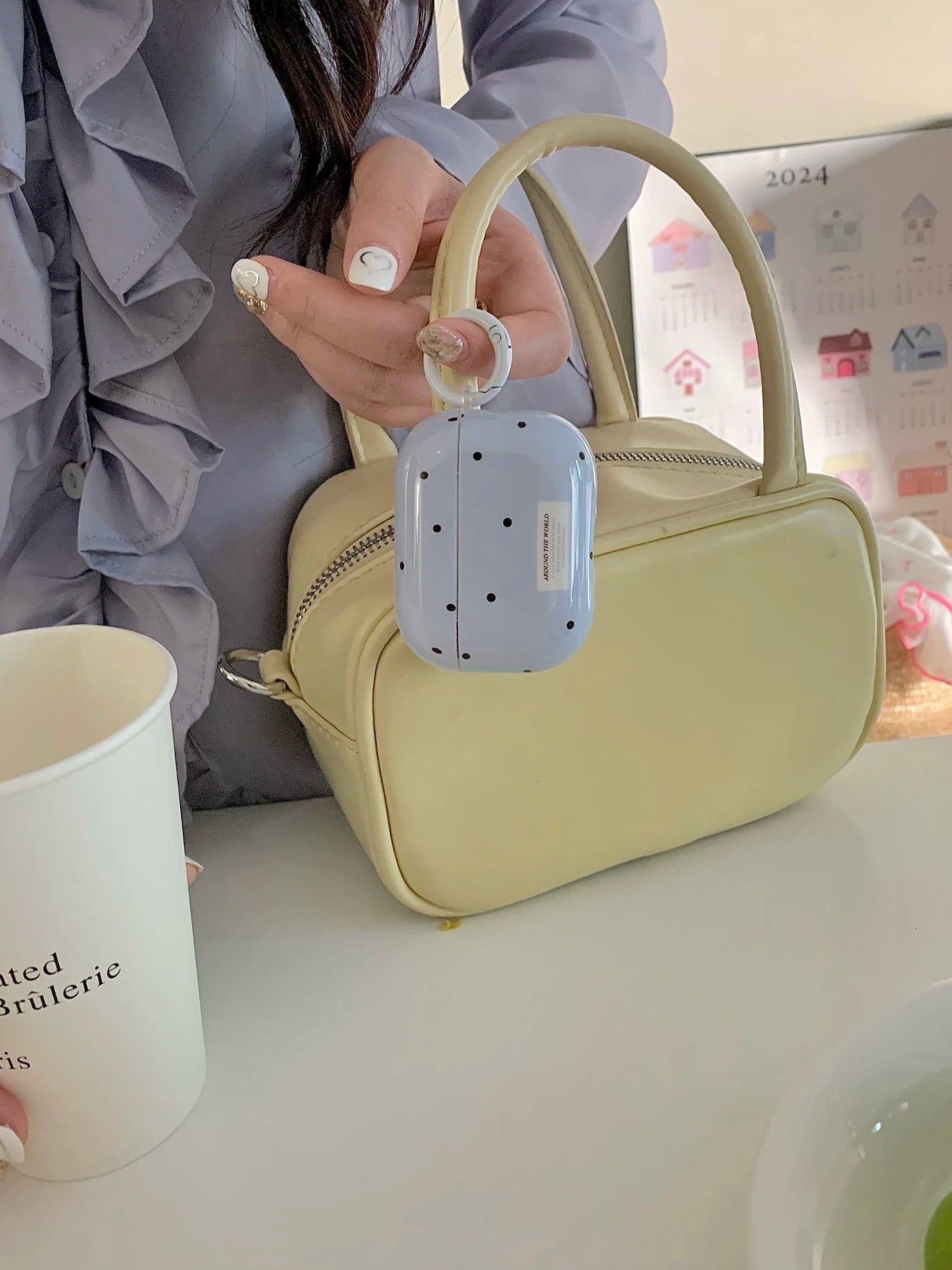 The Blue Polka Dot + Ring Is Suitable for Apple for Airpodspro2 Case/For Airpodspro Case/For Airpods4 Case/For Airpods3 Case/For Airpods2 Case/Fashion Earphone Case/Simple Earphone Case