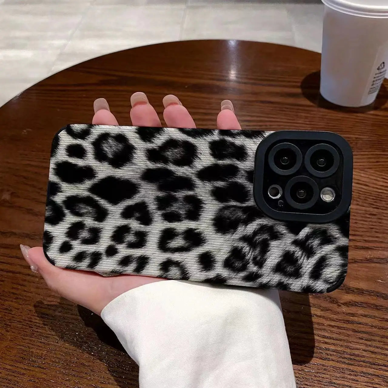 Black and white leopard print graphic phone case for iPhone 15 14 13 12 11 x XR Xs SE2 SE 8 7 plus pro Max mini Silic