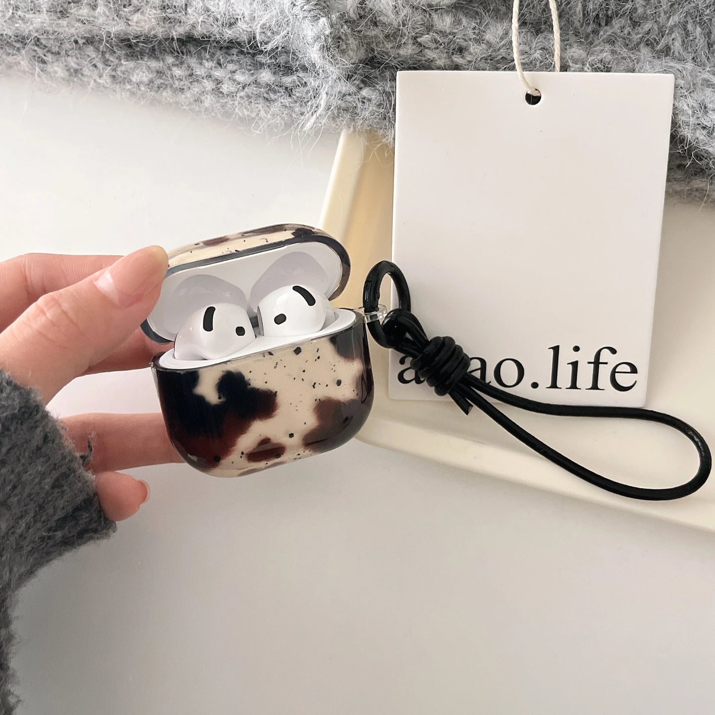 Transparent Black Brown Cow Pattern Splash Ink + Rope Suitable for Apple for Airpodspro2 Case/For Airpodspro Case/For Airpods4 Case/For Airpods3 Case/For Airpods2 Case Simple Earphone Case
